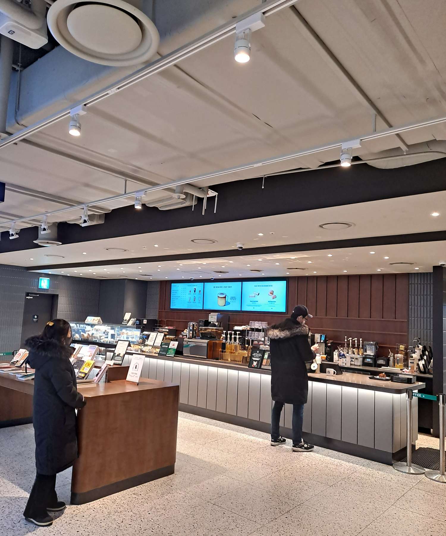 스타벅스 매장 카운터