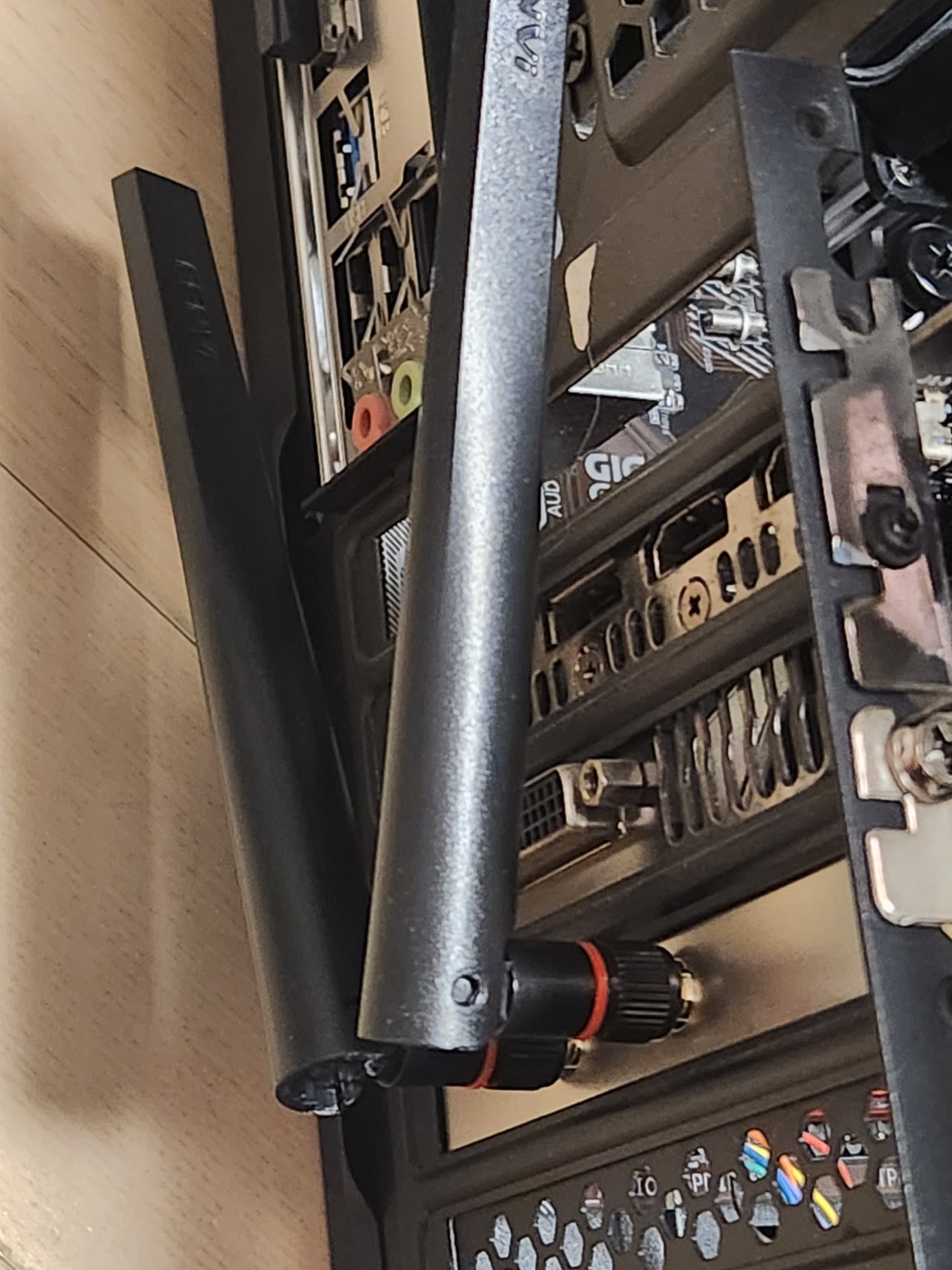 제품 후면 안테나 설치방법 입니다.