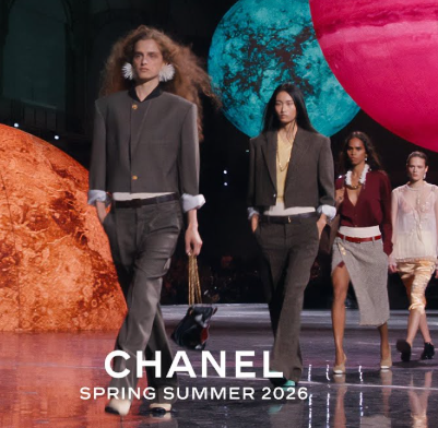 샤넬 화이트 블랙 중고 2001 크롭 재킷 사러 가기