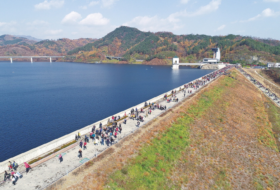부항댐 출렁다리