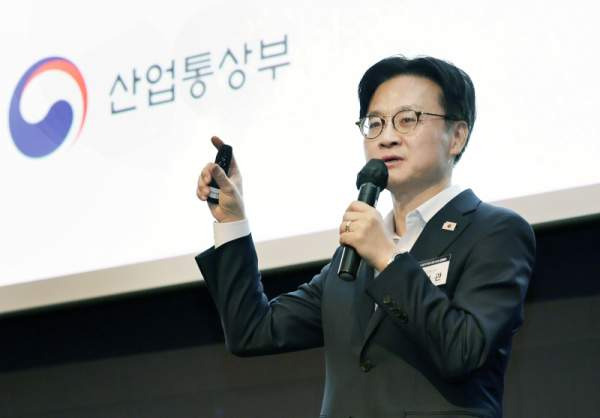 긴급조정권이란?: 삼성전자 총파업 D-5, 정부의 &lsquo;긴급조정권&rsquo; 카드 꺼내드나? 과거 사례와 경제적 파급력 완벽 분석