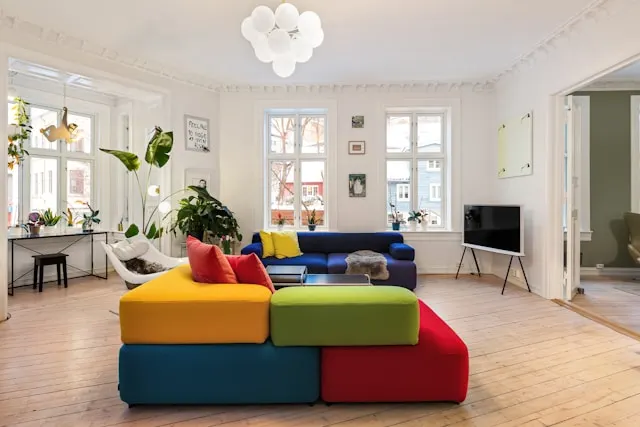 색 대비가 강한 공간에서 주의가 쉽게 분산되는 이유