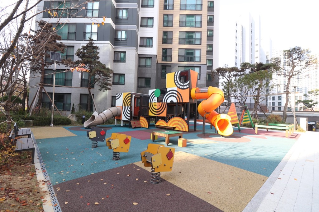 호반써밋목동 놀이터