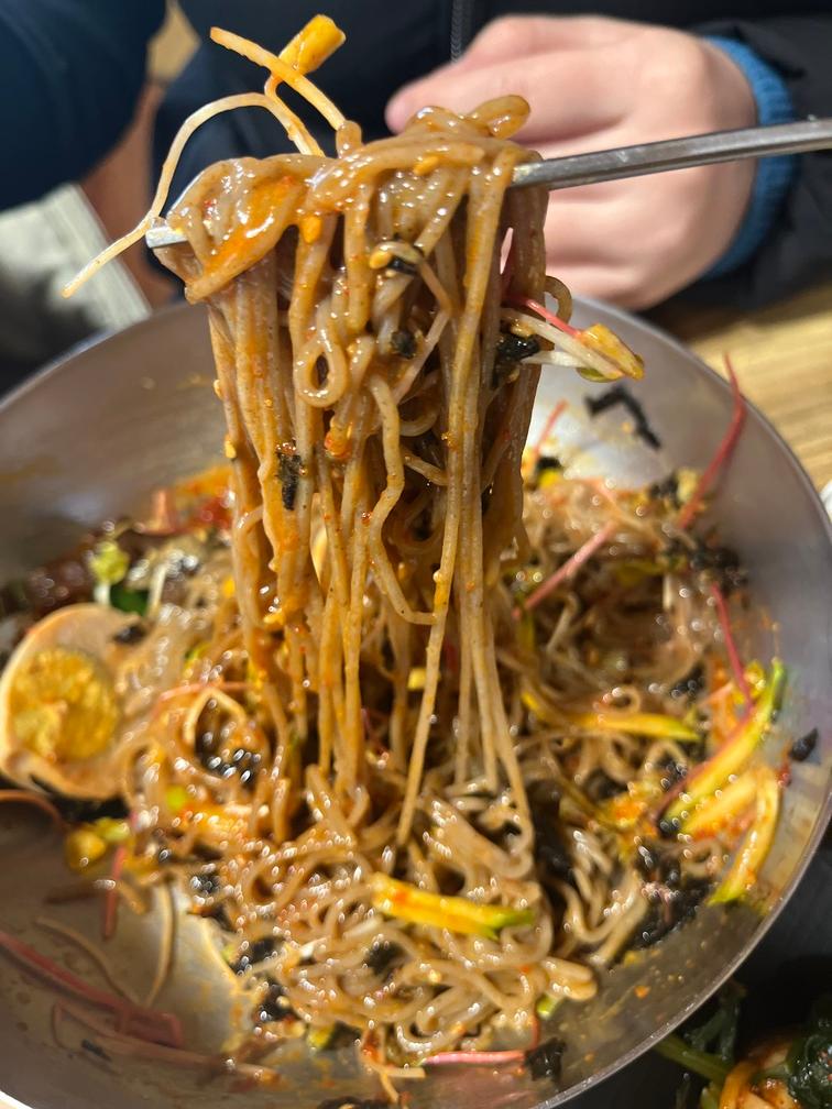 메밀비빔막국수입니다
