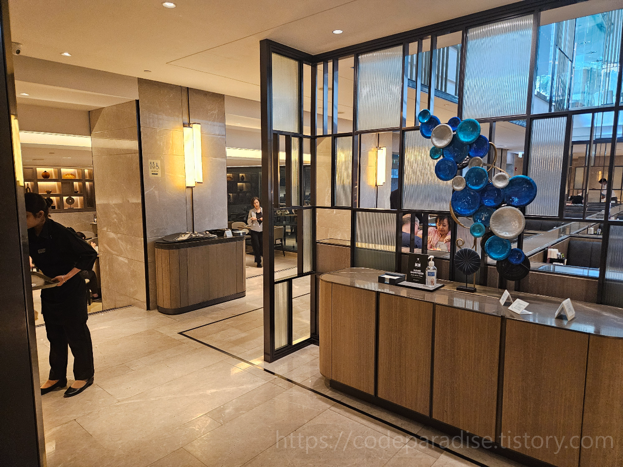 ํธํ
์ฌ์ง