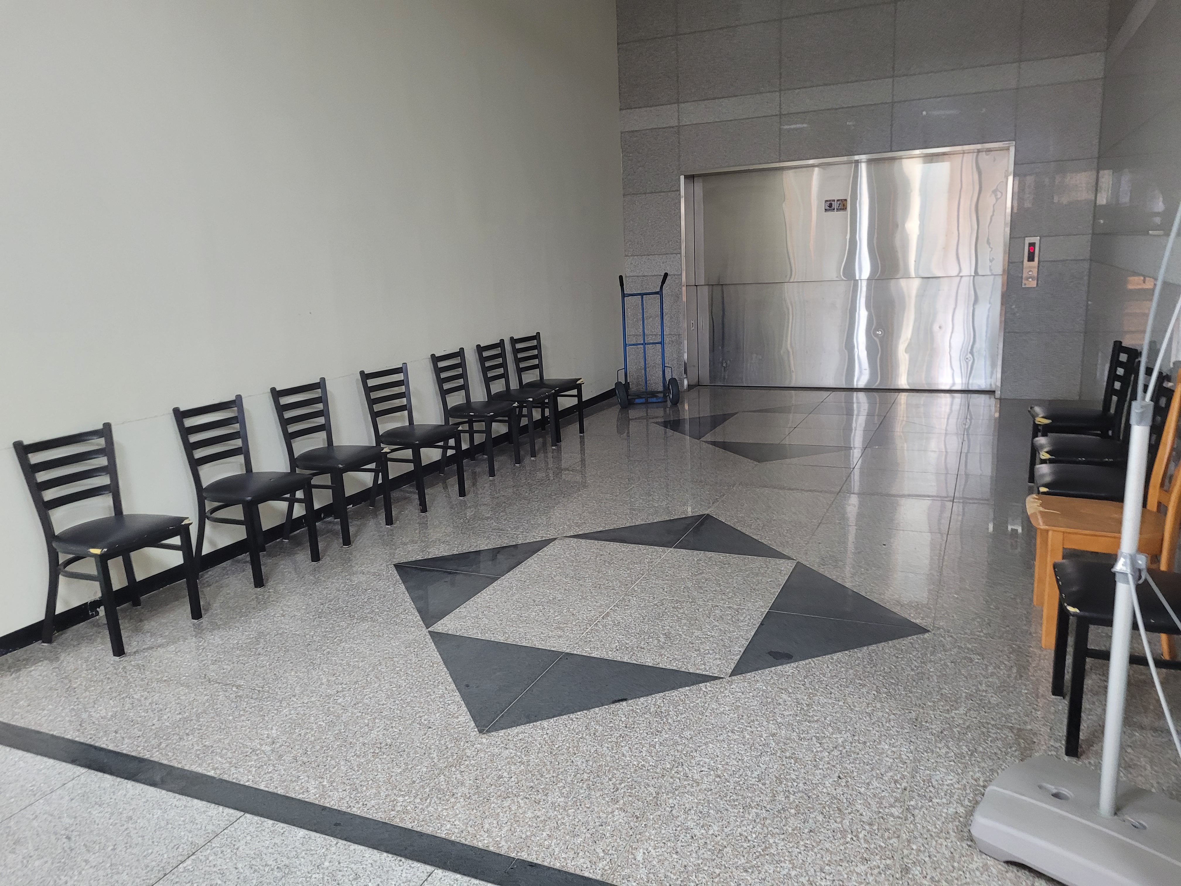 보릿고개 웨이팅 의자