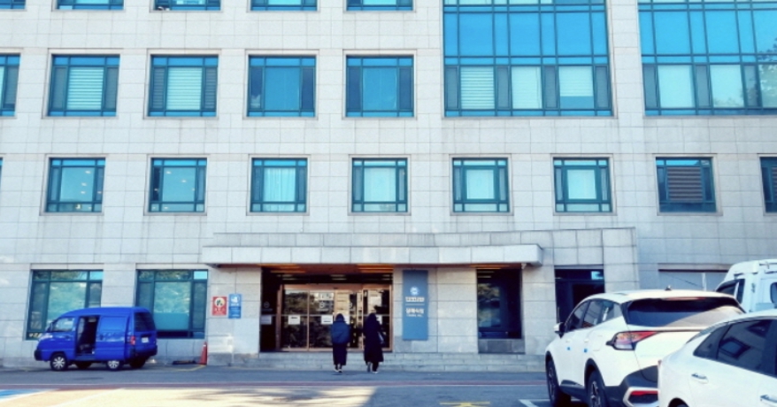 지지자가 방문한 김용민 목사 모친상