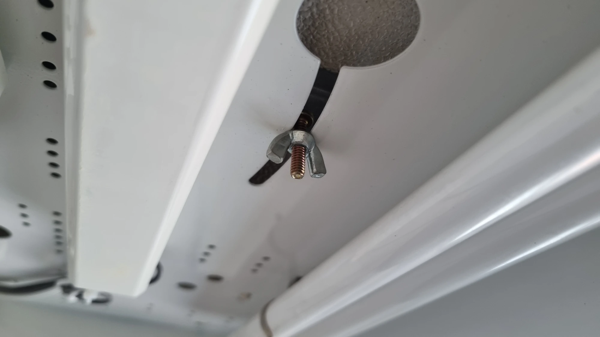 전등 고정 너트