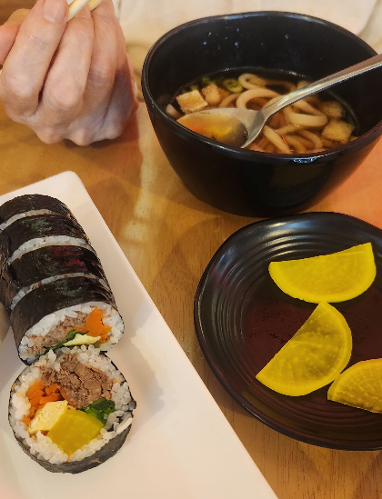 블고기 김밥과 우동 이미지