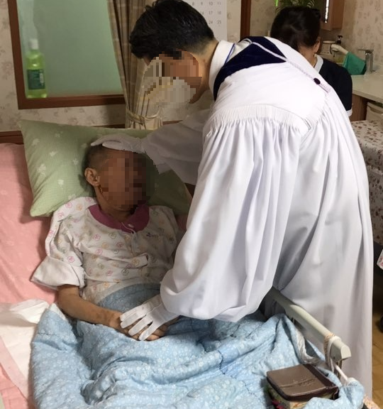 호스피스병동 병상세례 장면