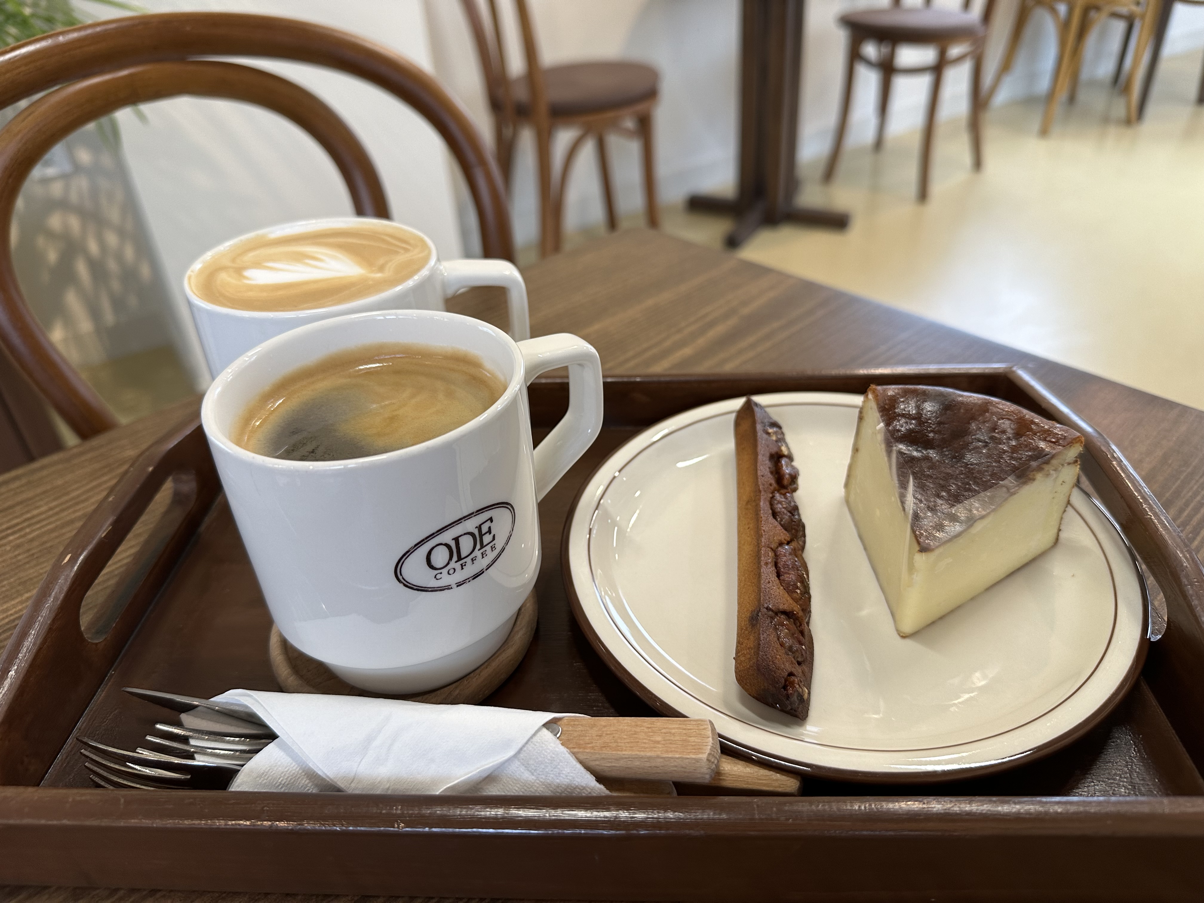 아메리카노-카페라떼-휘낭시에-바스크치즈케익