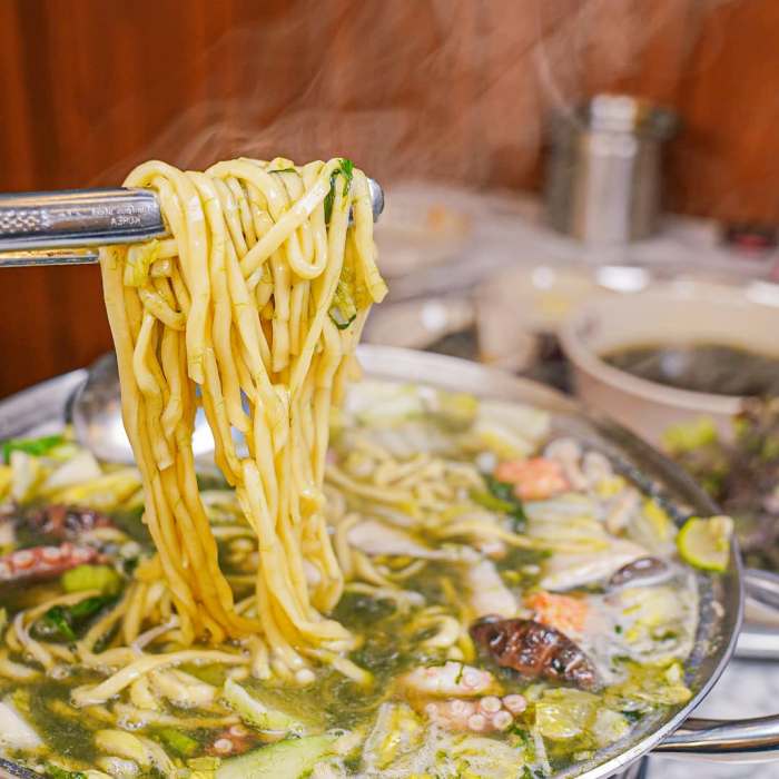 돈쭐내러왔습니다 쟁반카세 가브리 수육 전골 직화 낙지볶음 보쌈 먹방 서초 교대 맛집 이영자 백지훈 오범석 방송 소개