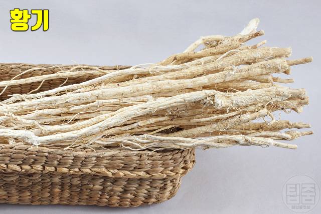 땀이 많이 날때 좋은 약초 황기 인삼