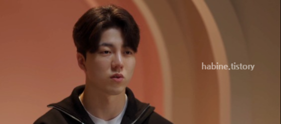 인터뷰 중인 남희두