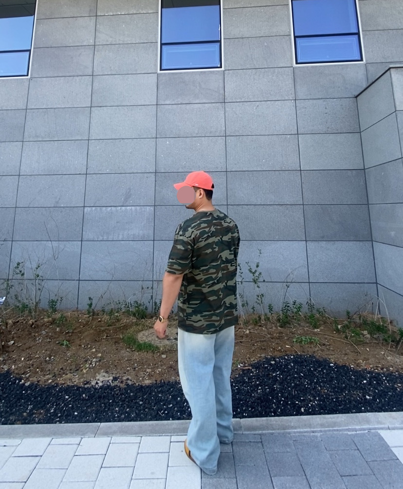 데일리룩('26. 5. 24.)빈티지 오렌지 워싱볼캡, 벤힛 카모 카모플라쥬 티셔츠, 카시오 A-159WGEA 골드, 에러스익셉티드 연청 데님팬츠, 컨버스 올스타 클래식 트레이너