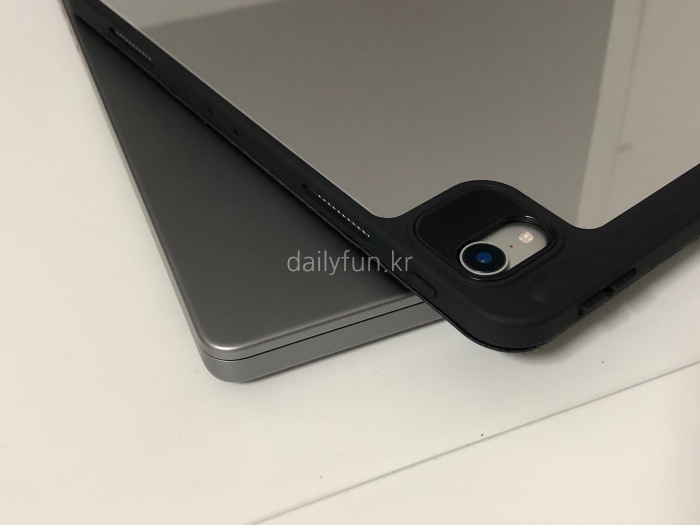 아이패드 케이스 장착 사진