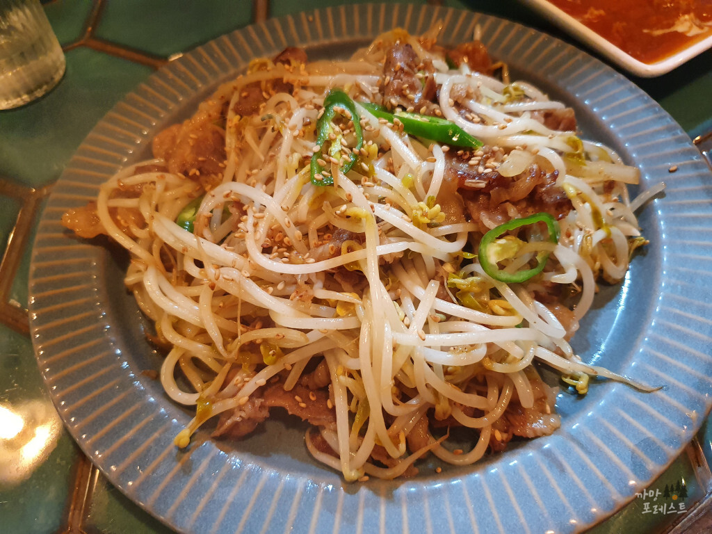 괜찮은 술책 우삼겹 숙주볶음