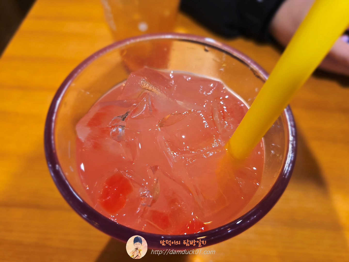 별빛 가득 딸기 요구르트