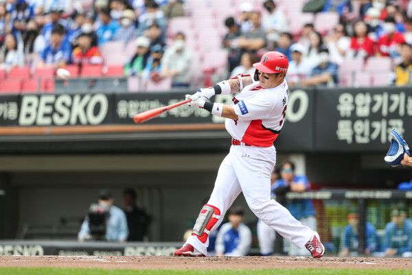 41세 최형우&#44; 22억에 KIA에서 계속 뛴다…KBO 역대 최고령 비FA 계약