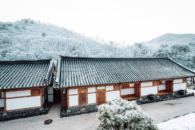 조부모님 시골 집에서 반복되던 생활 공간과 안정된 환경 모습