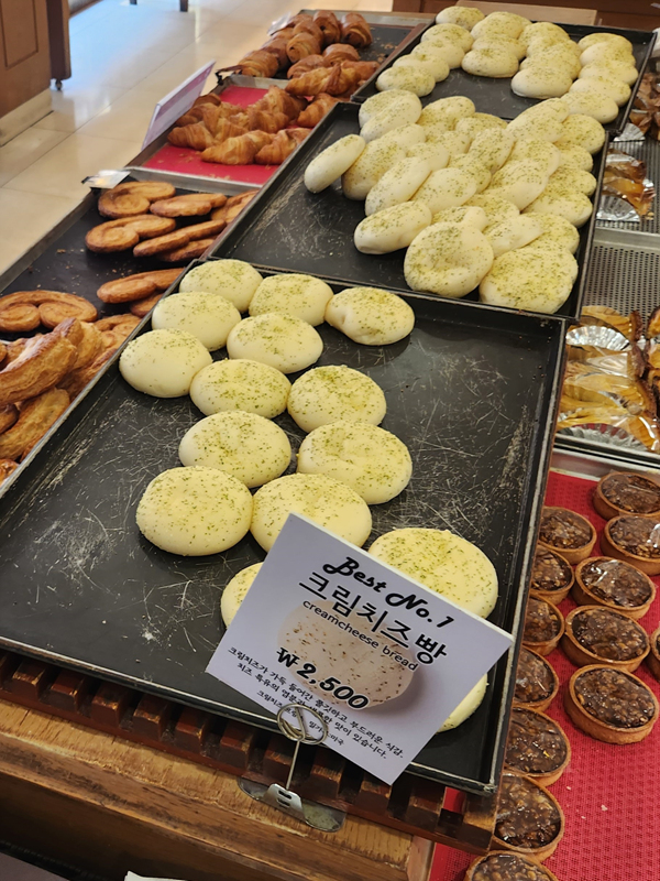 맘모스_베이커리_크림치즈빵과_그외_빵들