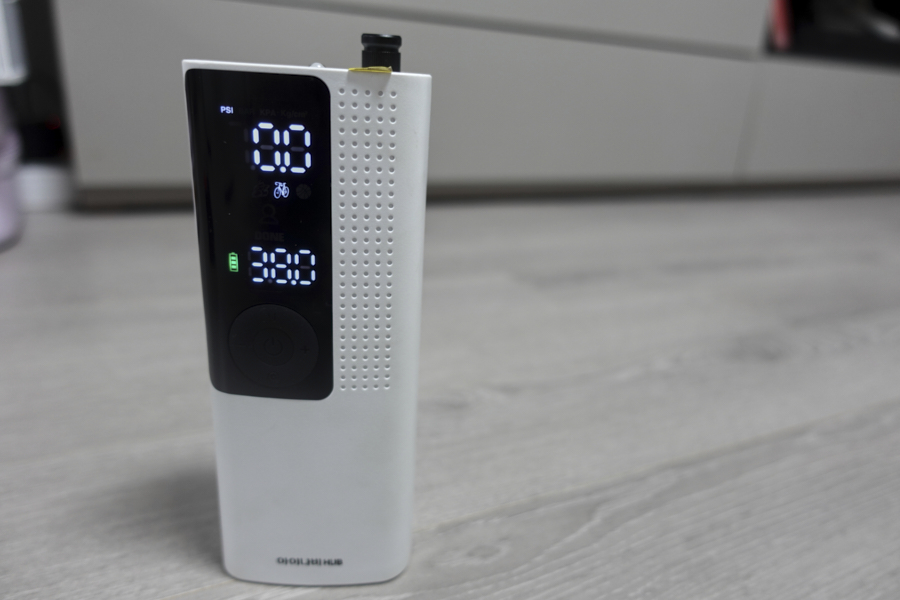 아이나비 타이어 공기압 주입기