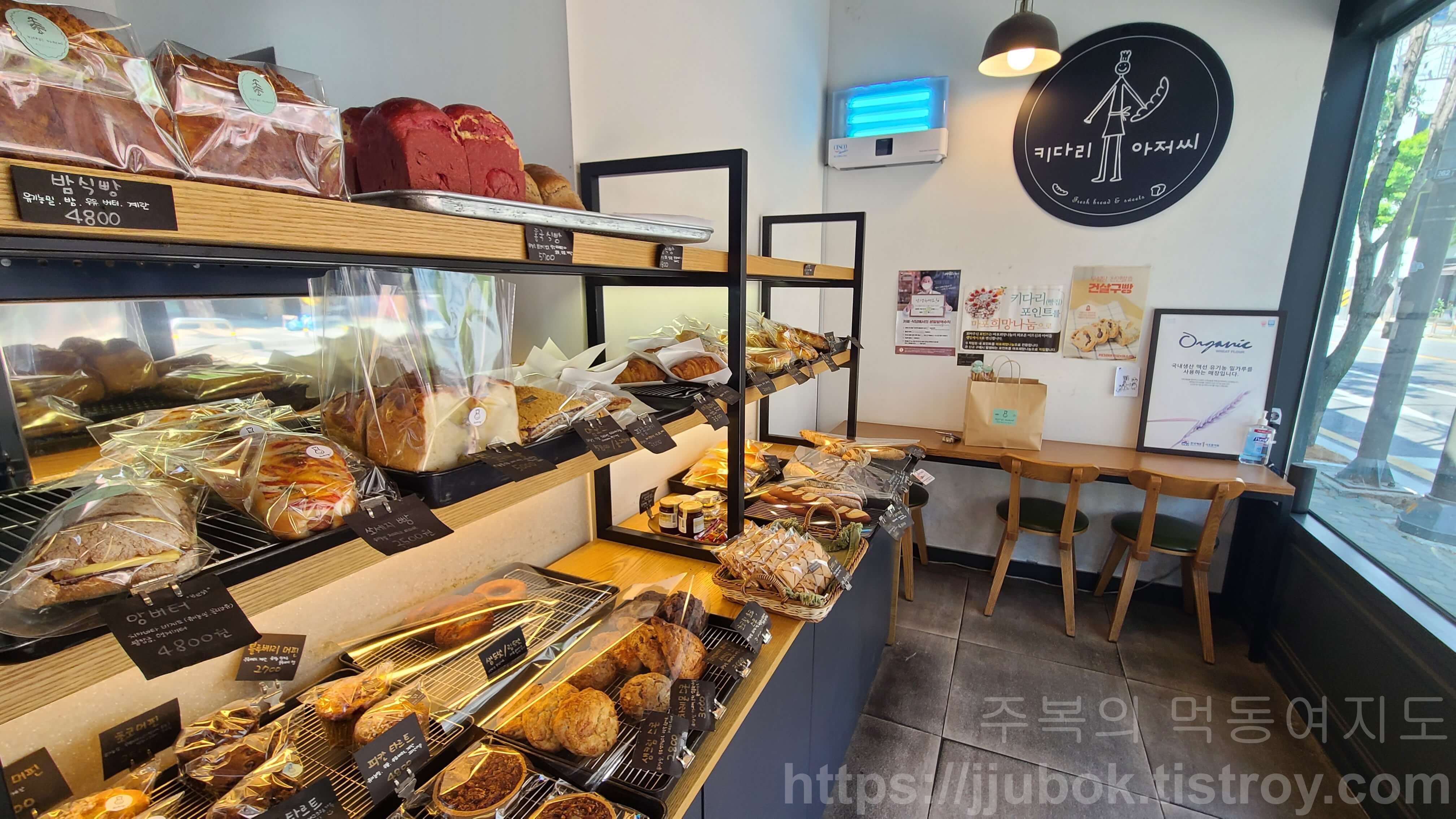 키다리-아저씨-베이커리-내부-2