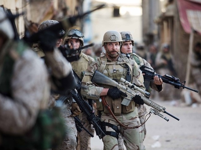 영화속 총을 든 군인