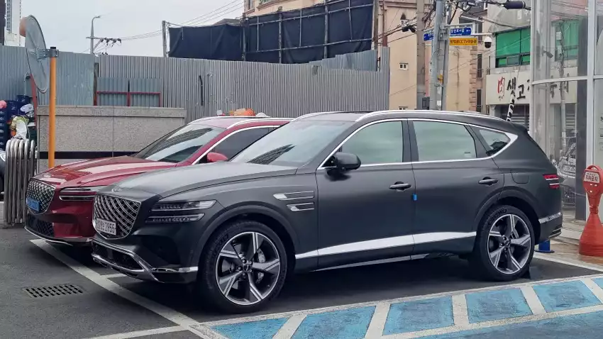 2024 GV80 옆모습입니다.