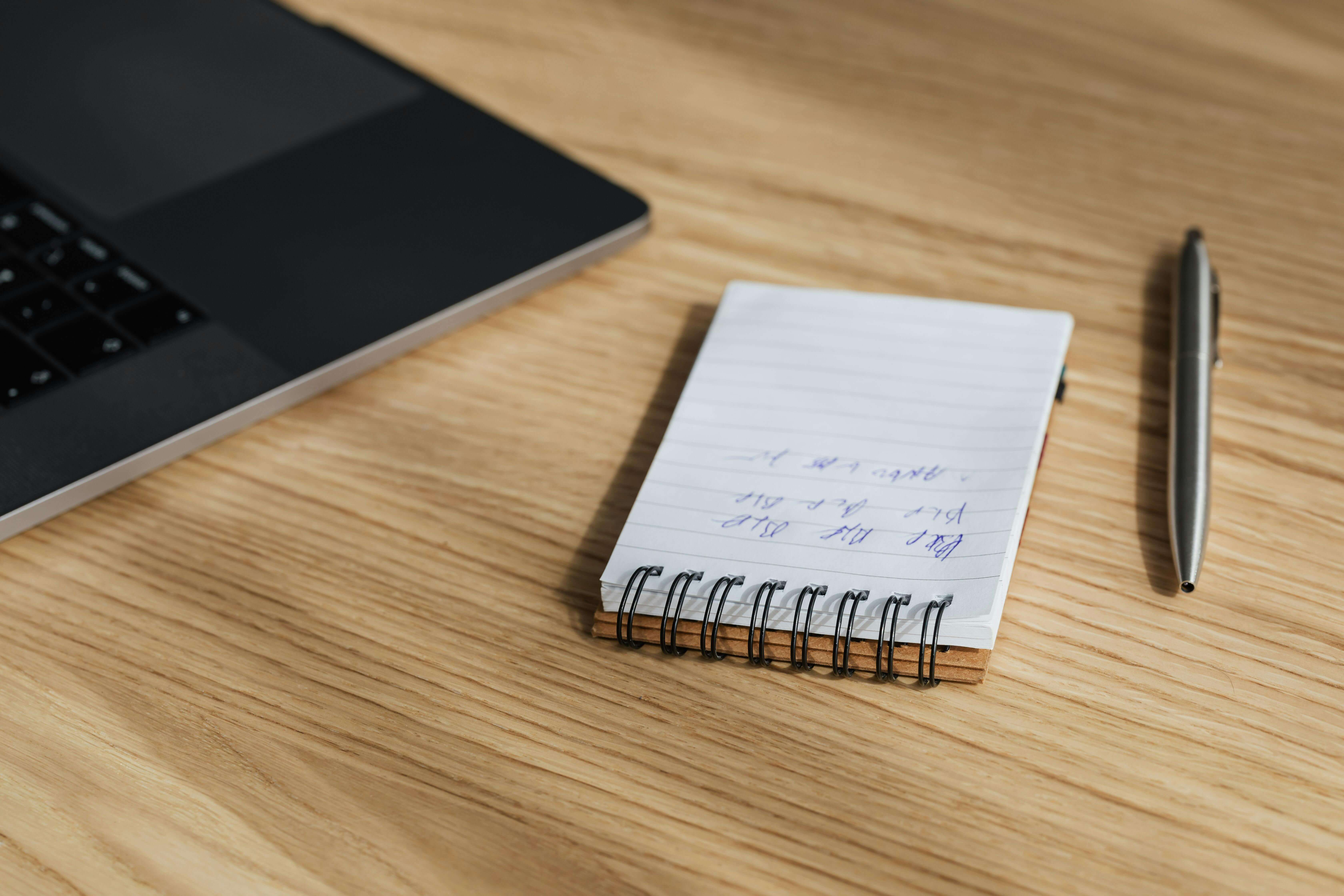 스마트폰 대신 수첩을 꺼내든 하루, 생각의 속도가 달라졌다