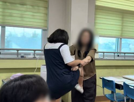 청주 교사 폭행 초등학생 담임교사 폭행 출석정지 