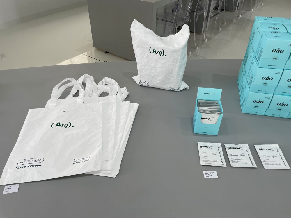 카페-오아오.양양-굿즈-진열-모습