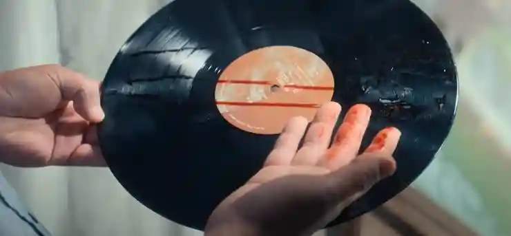 아무도 없는 숲 속에서 솔직 리뷰: 촬영지 피로 물든 레코드