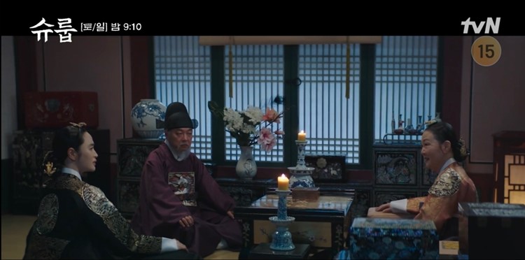 세자빈의 원손의 목숨을 지키기 위해 영의정과 대비와 삼자대면 중인 중전