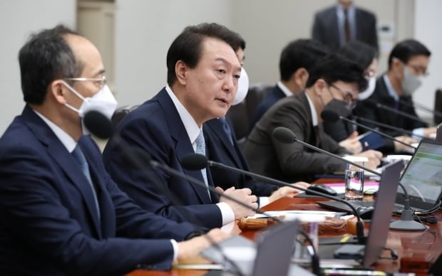 야당 탄압에만 몰두한다는 윤정부를 비판하는 민주당