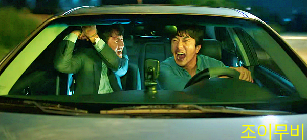 코미디영화의 진수를 보여주는 자동차씬_출처:롯데엔터테인먼트