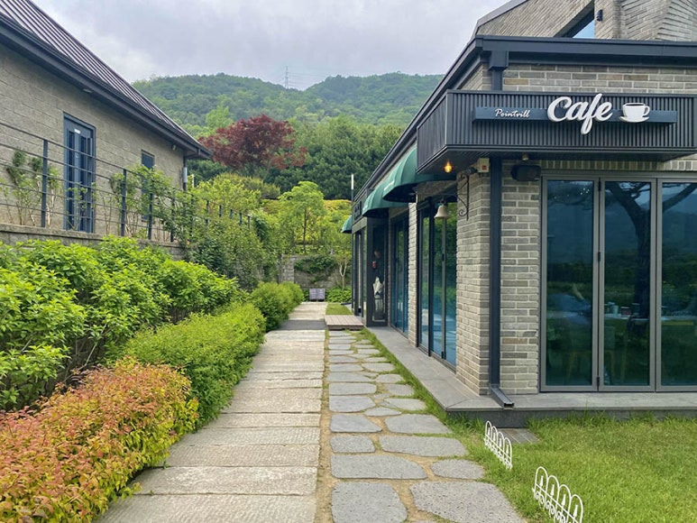 고양시 북한산뷰 대형 카페 '포인트빌'