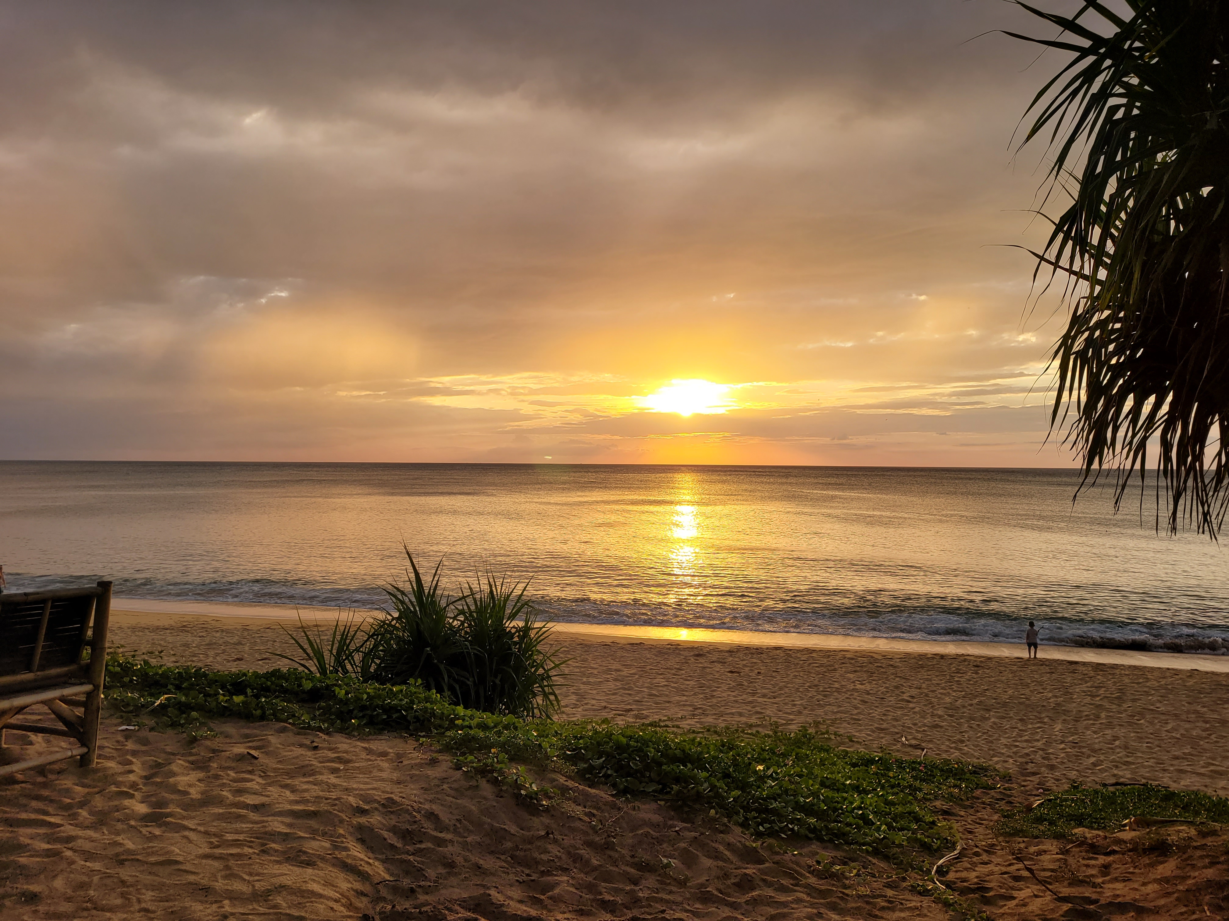 푸켓 바다에 해가지는 풍경