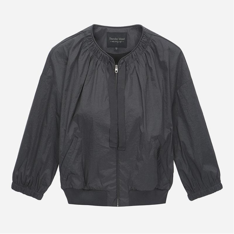 써스데이아일랜드 넥셔링 크롭점퍼 T234MJP232W