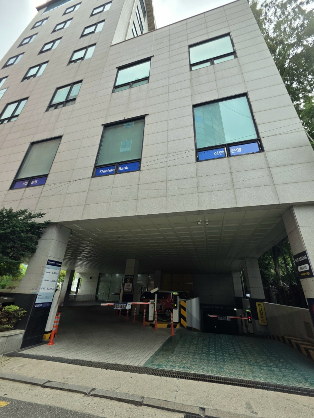 강동구청역에서-가깝습니다.