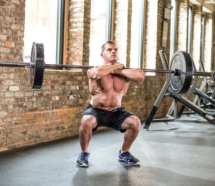 스쿼트 하는 모습