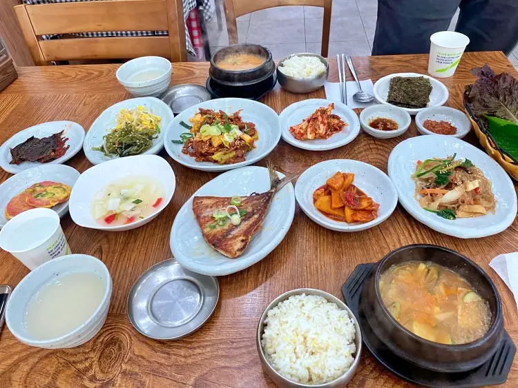 투데이 맛있는 메뉴 밥이보약 건강밥상 연잎밥에 흑돼지 제육볶음 쌈밥 맛있는 식당 추천 부산 장전동 부산대역 맛집