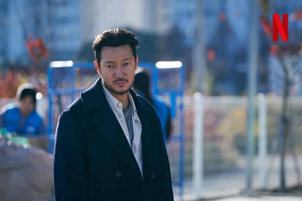 손석구 - 장난감 역 포스터 손석구는 나의해방일지, DP, 범죄도시, 천국보다아름다운 등 다양한 작품에서 다양한 역할을 모두 소화하는 연기파배우입니다.