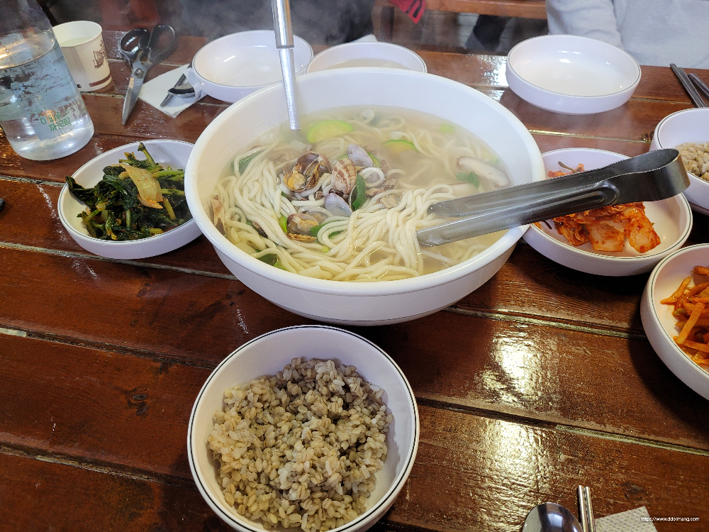 바지락이 듬뿍 들어간 손칼국수