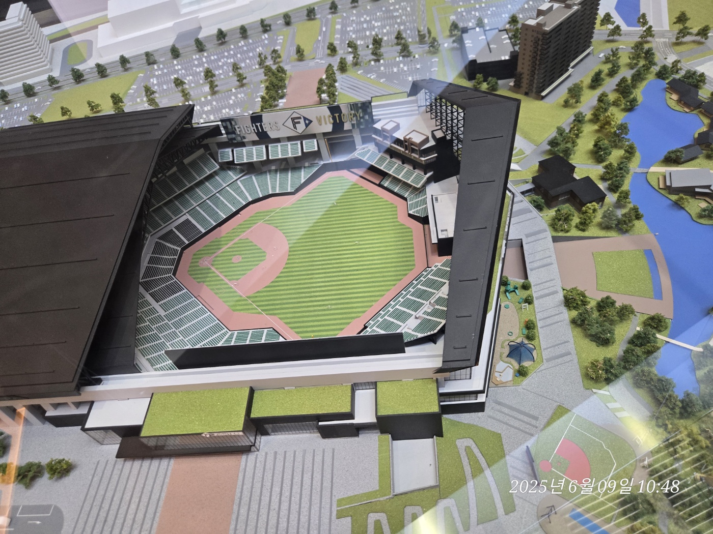 에스콘필드 홋카이도돔 아이소 미니어처 제작모습