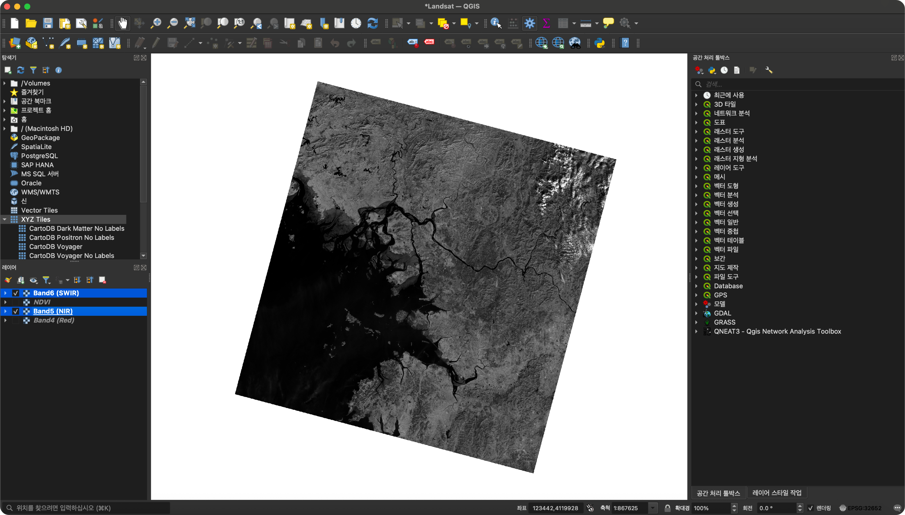 QGIS에서 Band6(SWIR), Band5(NIR) 불러온 화면