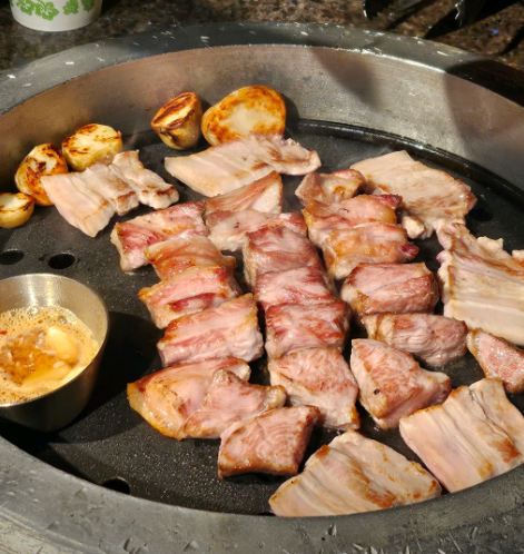 오늘N 퇴근후N 스테이크목살 오겹살 고추장육회 애호박찌개 용산 용리단길 남도돼지촌