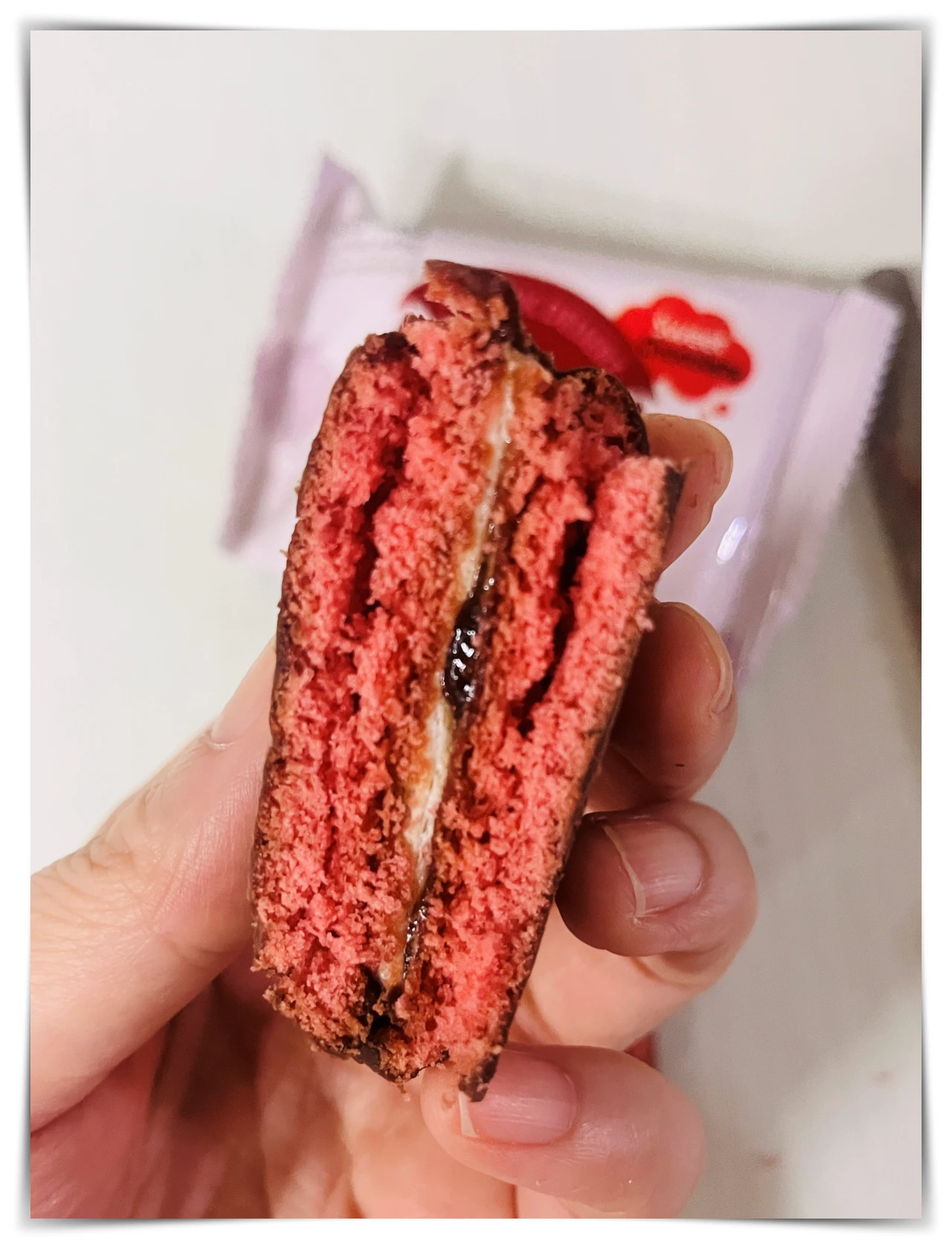 노브랜드-초코파이-딸기맛-제품-단면