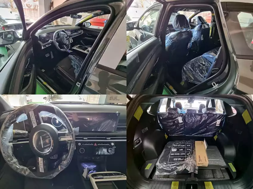 더 뉴 투싼 안팎을 둘러보던 모습입니다.