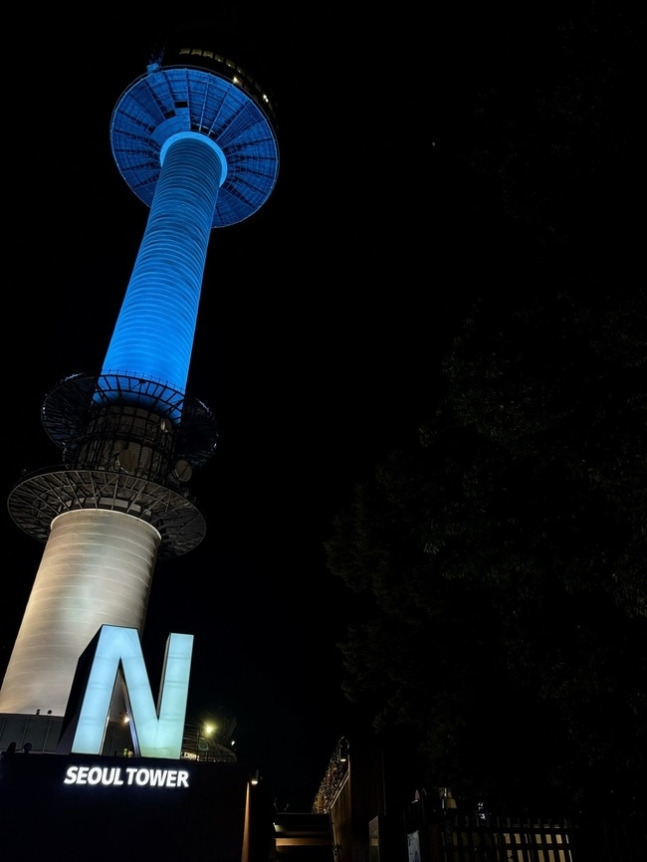 남산서울타워 하늘빛 라이팅의 매력